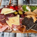 Carni fredde e cotte collettivamente.