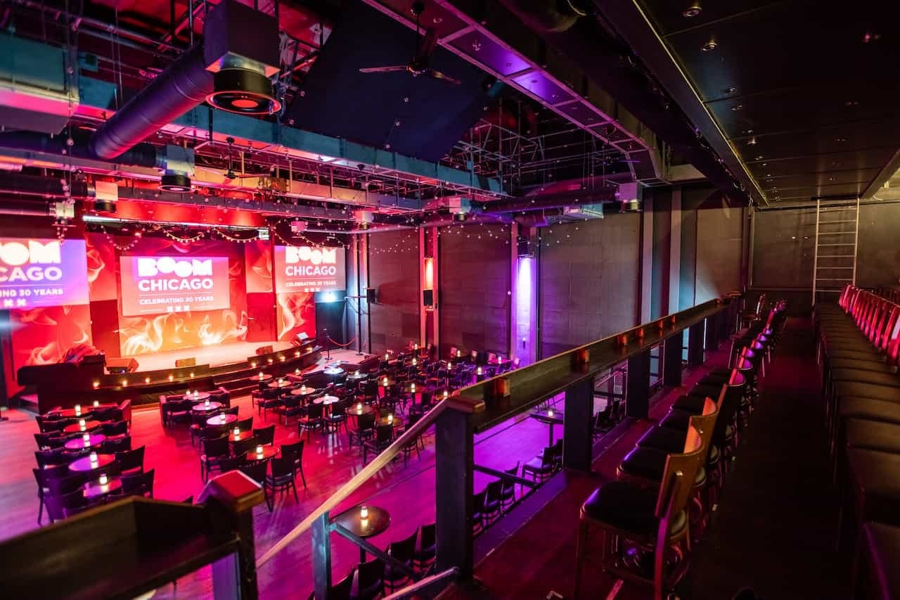 Το καθιστικό όπως φαίνεται από το μπαλκόνι.