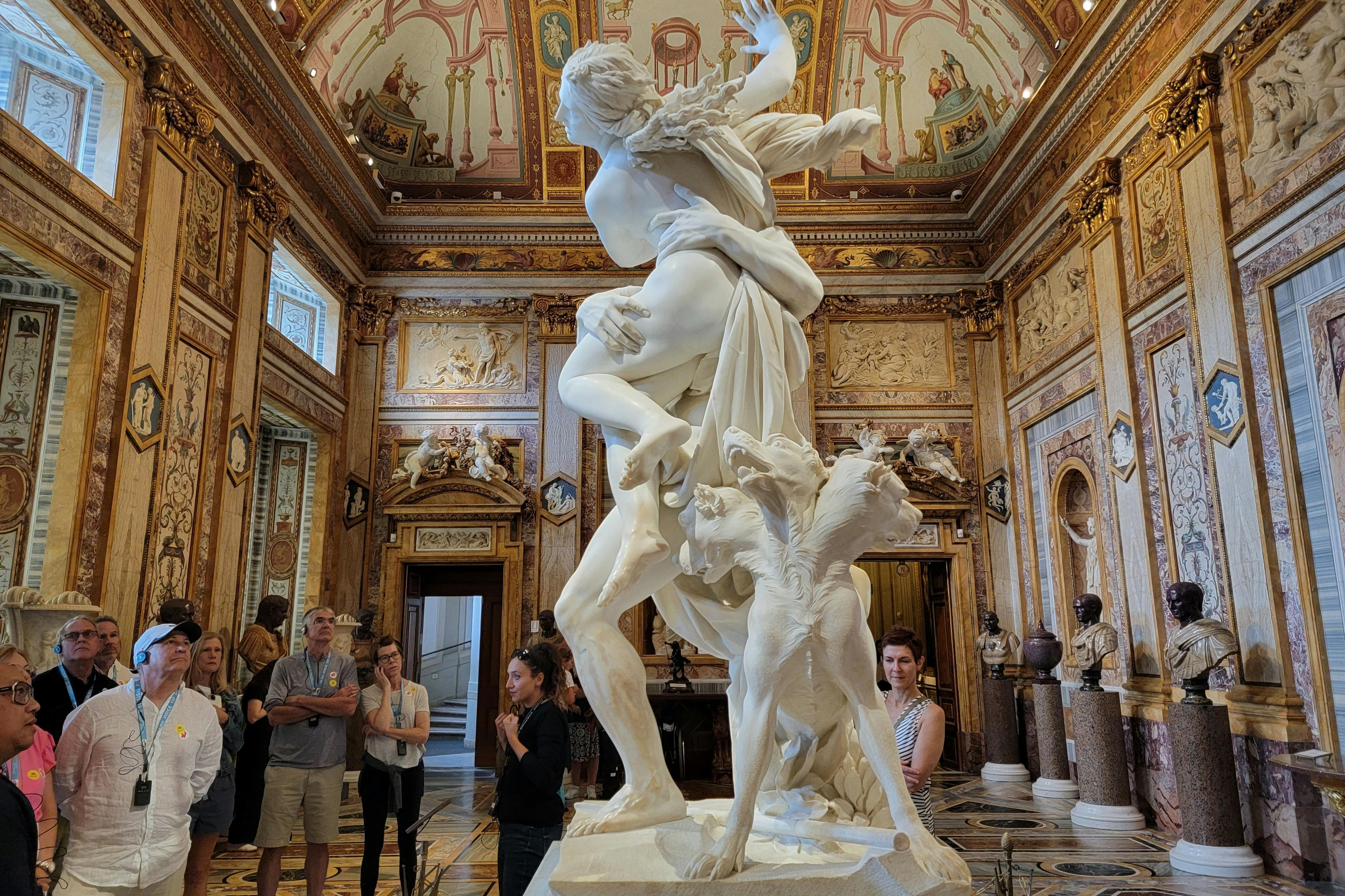 Visit the Gallery's most precious works alongside an art historian guide!