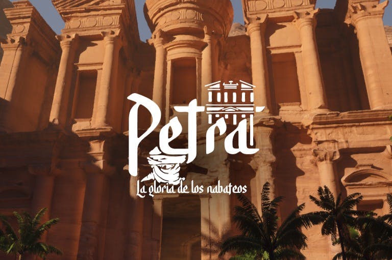 Antigua estructura de piedra con columnas en Petra, superpuesta con el texto "Petra, la gloria de los nabateos" y una ilustración de un hombre.