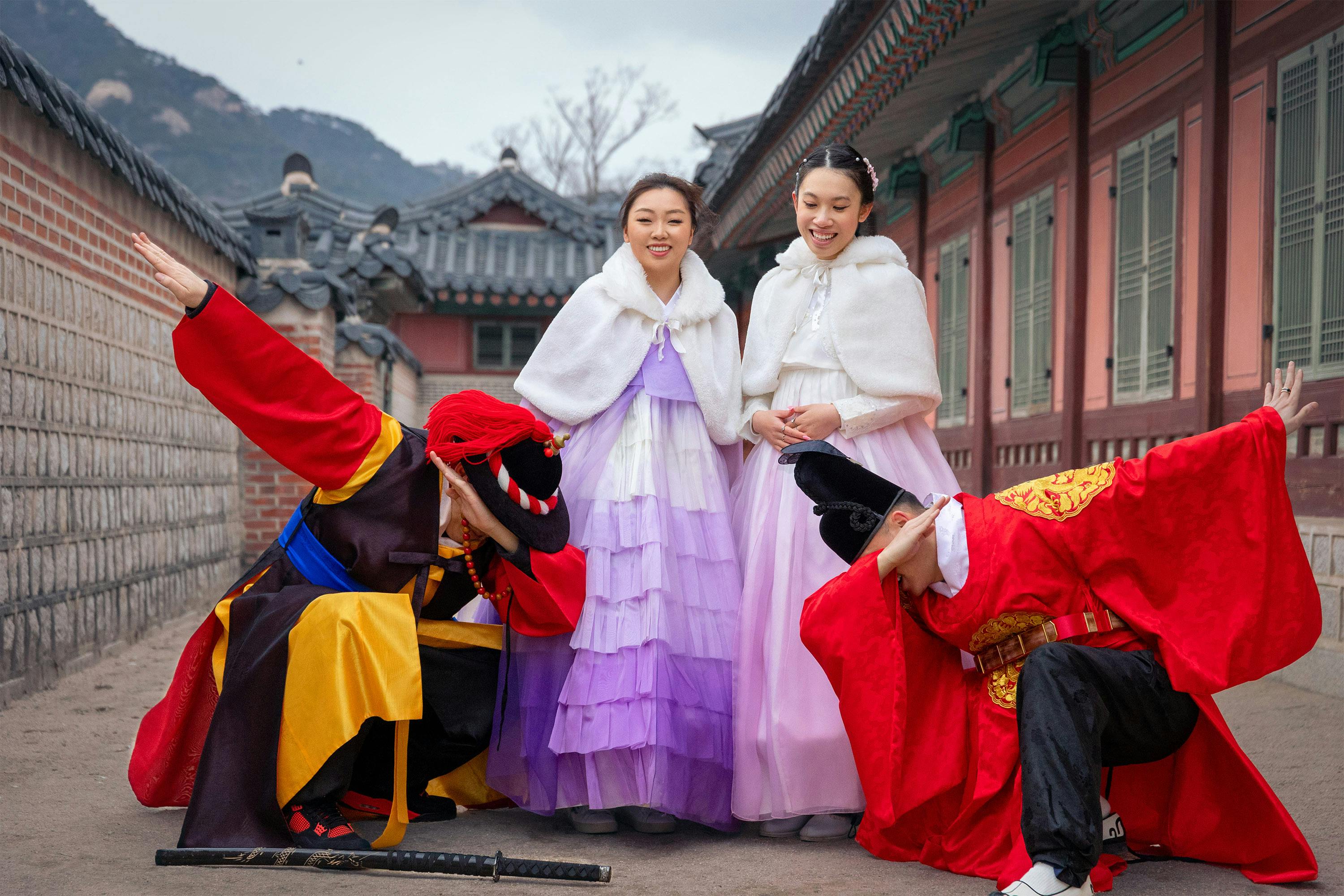 Daehan Hanbok: Gyeongbokgung Hanbok Rental & Photoshoot Experience - Photo 30