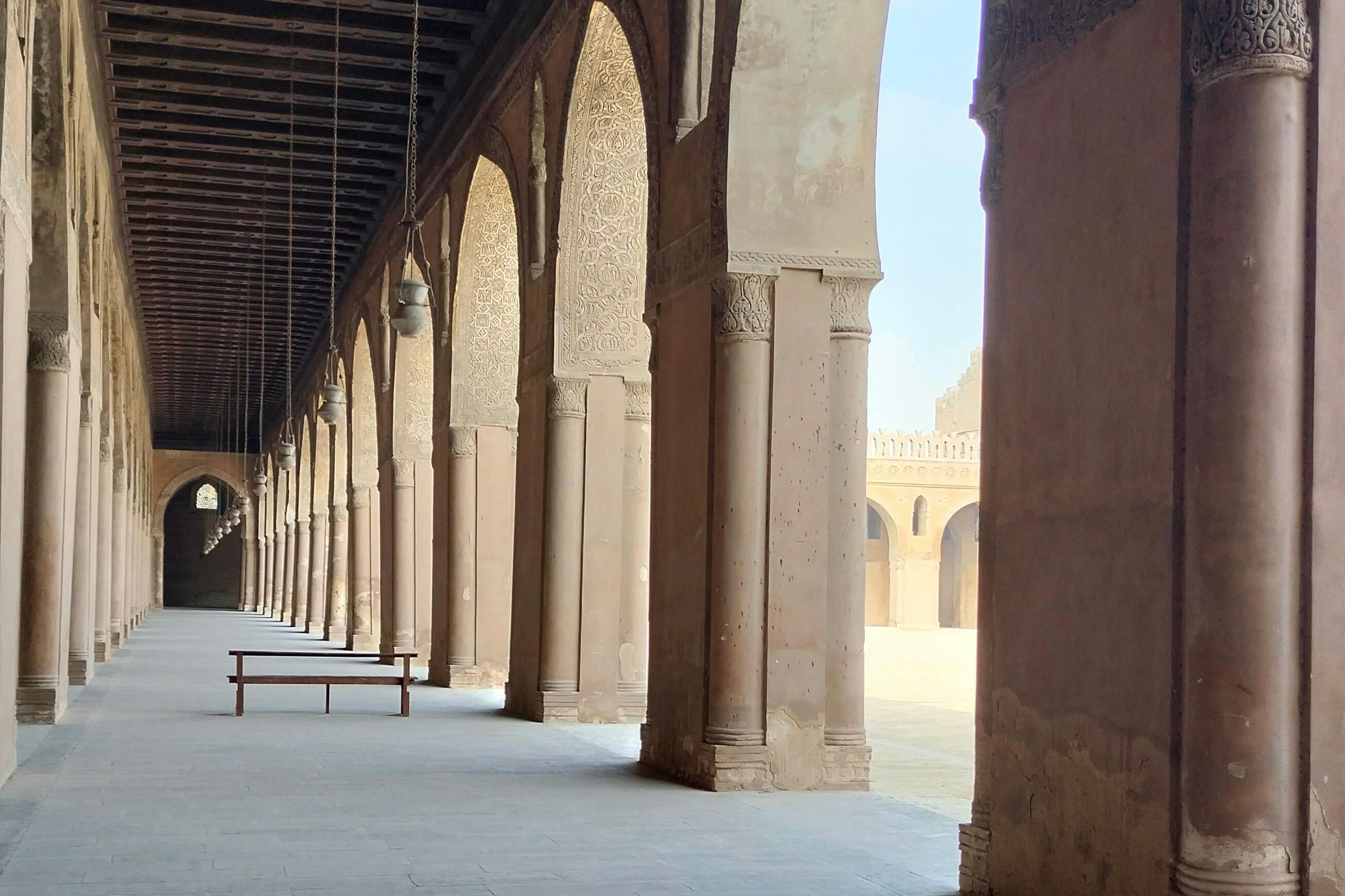 모하메드 알리 모스크 내부에서 고대 이슬람 역사를 살펴보세요.