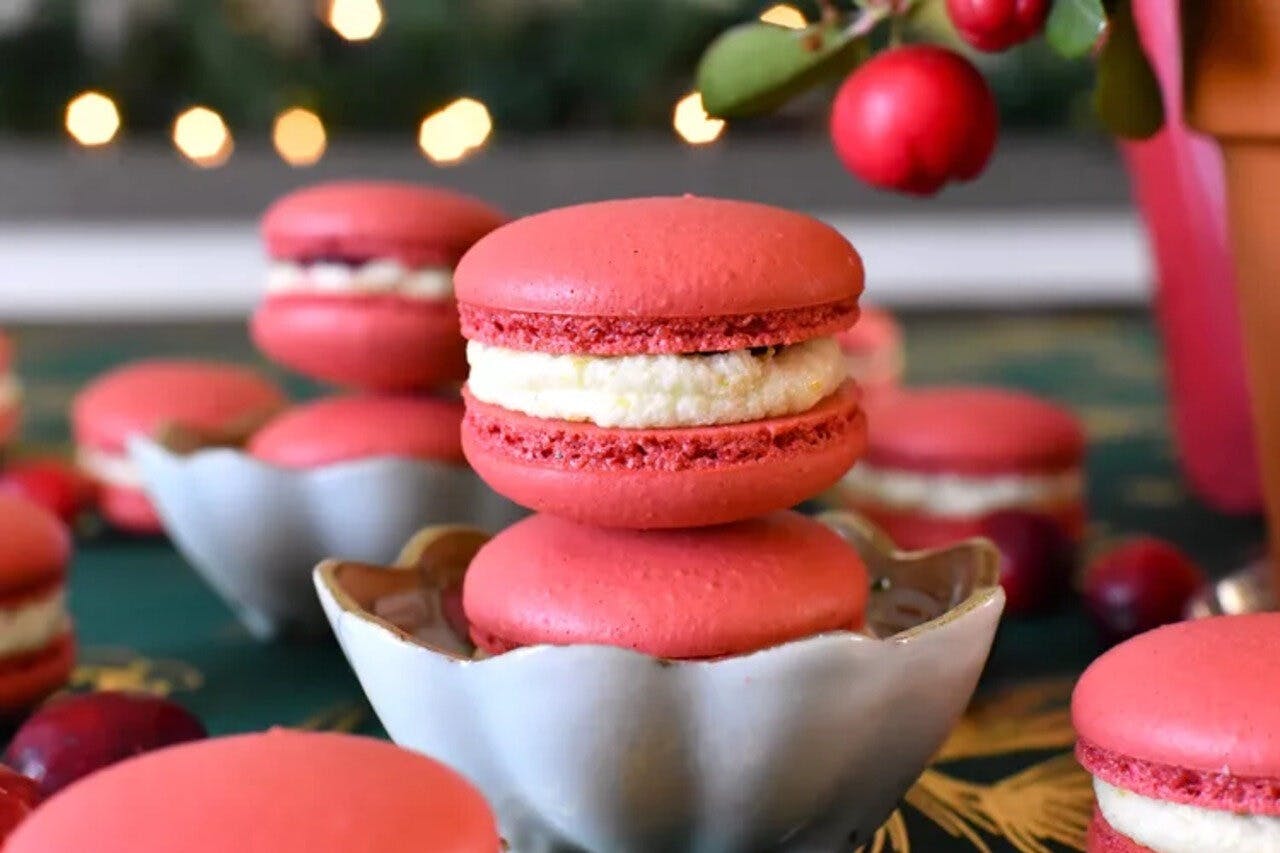 Διάλεξε τα δικά σου μακαρόν από εκατοντάδες γεύσεις για να διαλέξεις και βεβαιώσου ότι θα αγοράσεις στους αγαπημένους σου ένα κουτί για να το πάρουν μαζί τους στο σπίτι