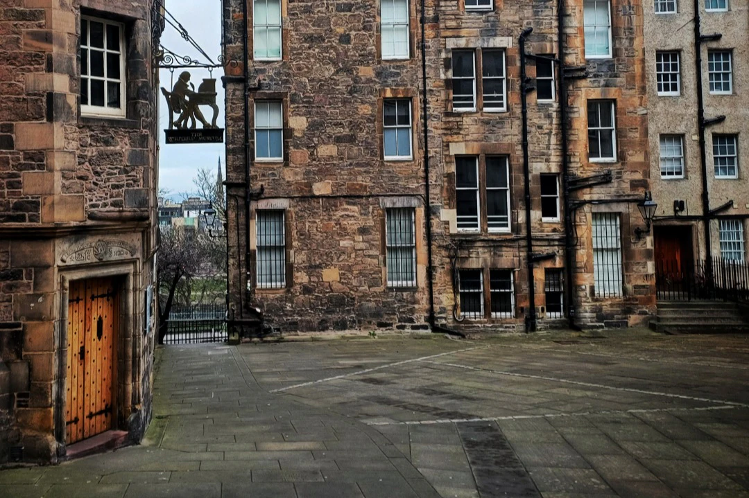 Edinburgh: Royal Mile Guided Walking Tour