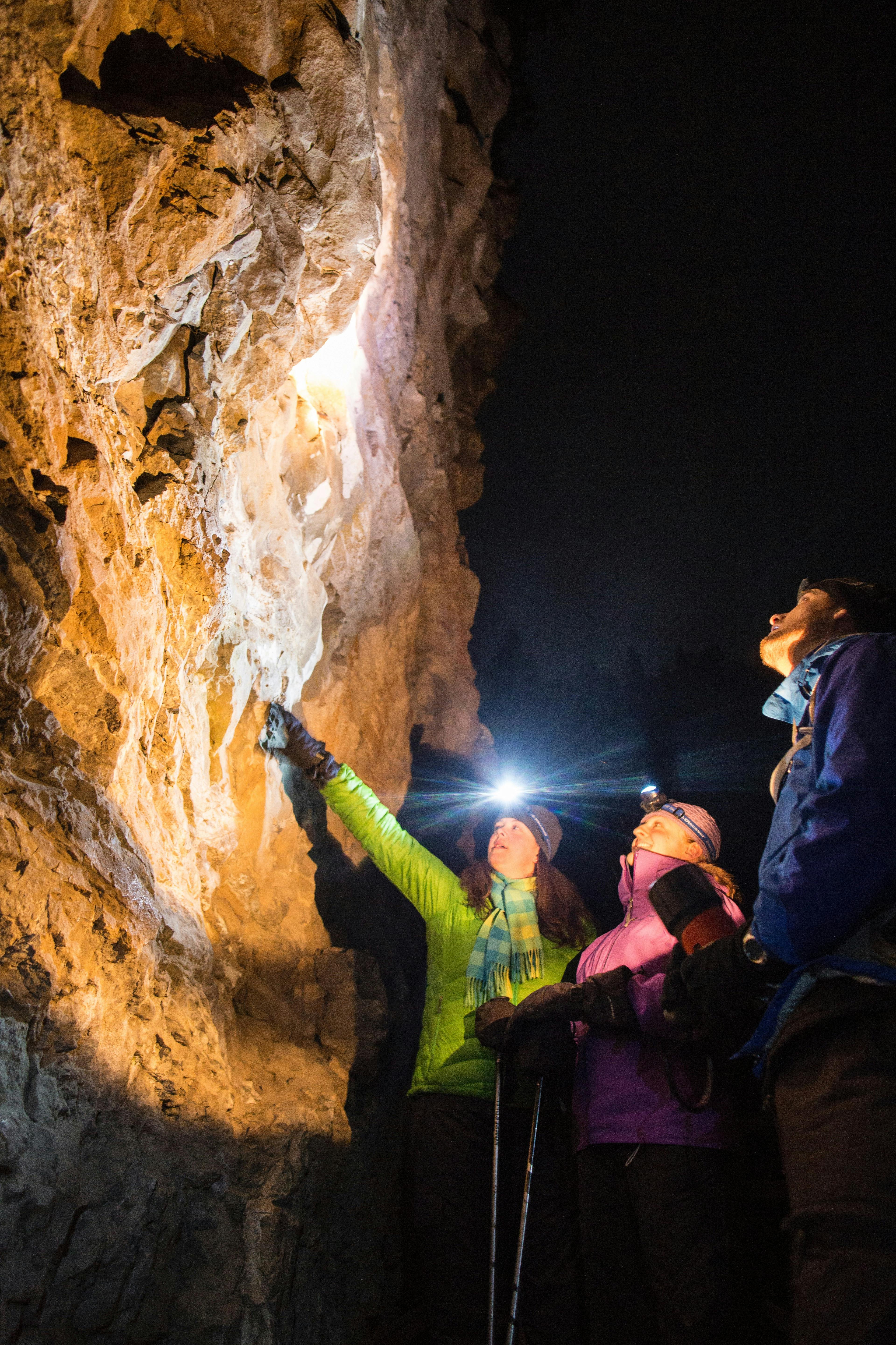 Scopri i tour di Banff - Passeggiata serale sul ghiaccio del canyon di Johnston