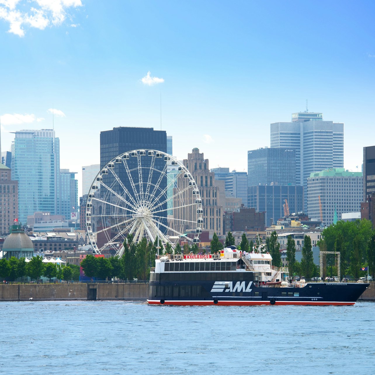 Cruzeiro turístico guiado pelo rio em Montreal - Acomodações em Montreal
