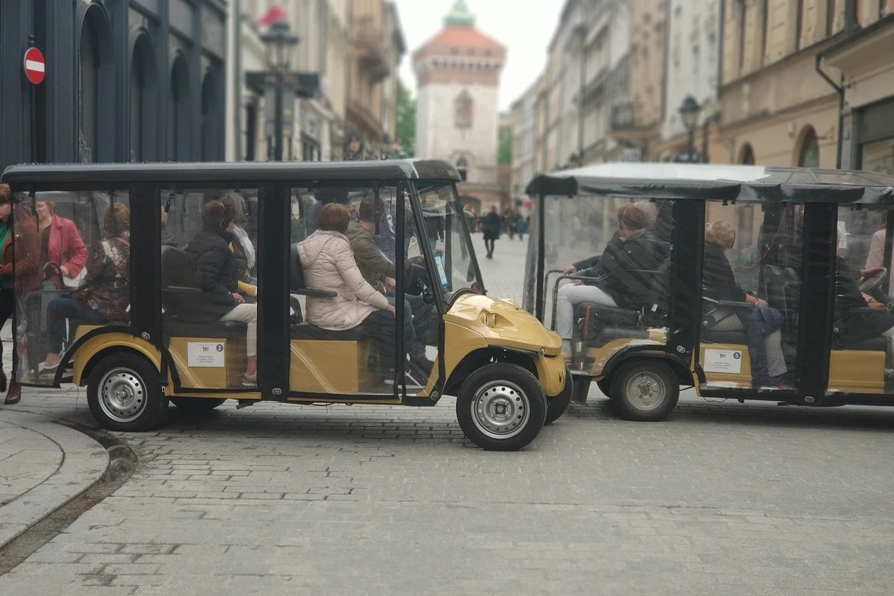 Old Town Krakow: Electric Golf Cart Tour + Audio Guide