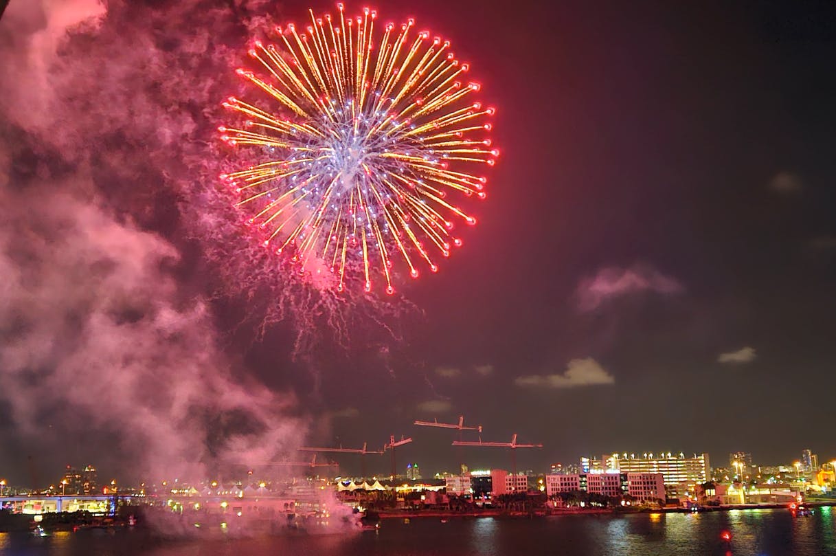 Miami: 4th of July Fireworks Cruise on Biscayne Bay - Photo 3