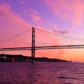 25. April Brücke im Licht des Sonnenuntergangs