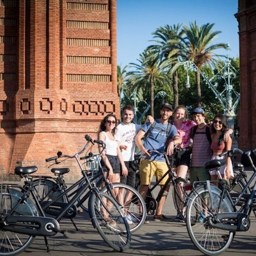 Barcelona: Highlights Bike Tour in English