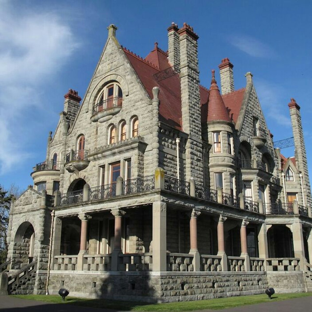 Hop-on Hop-off Bus Victoria + Craigdarroch Castle - Accommodations in Victoria