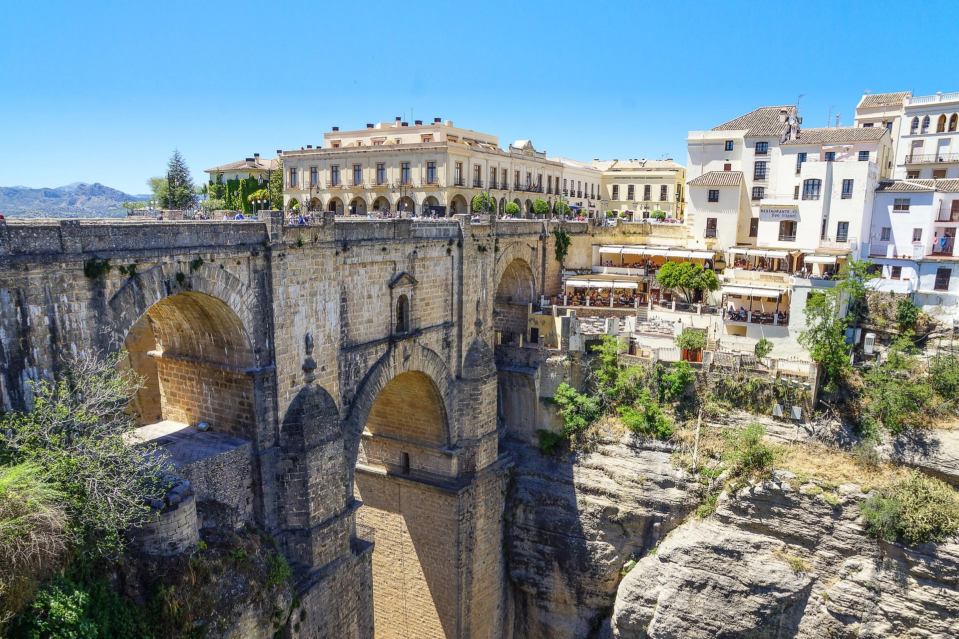 Ronda & Setenil: Guided Day Tour from Malaga