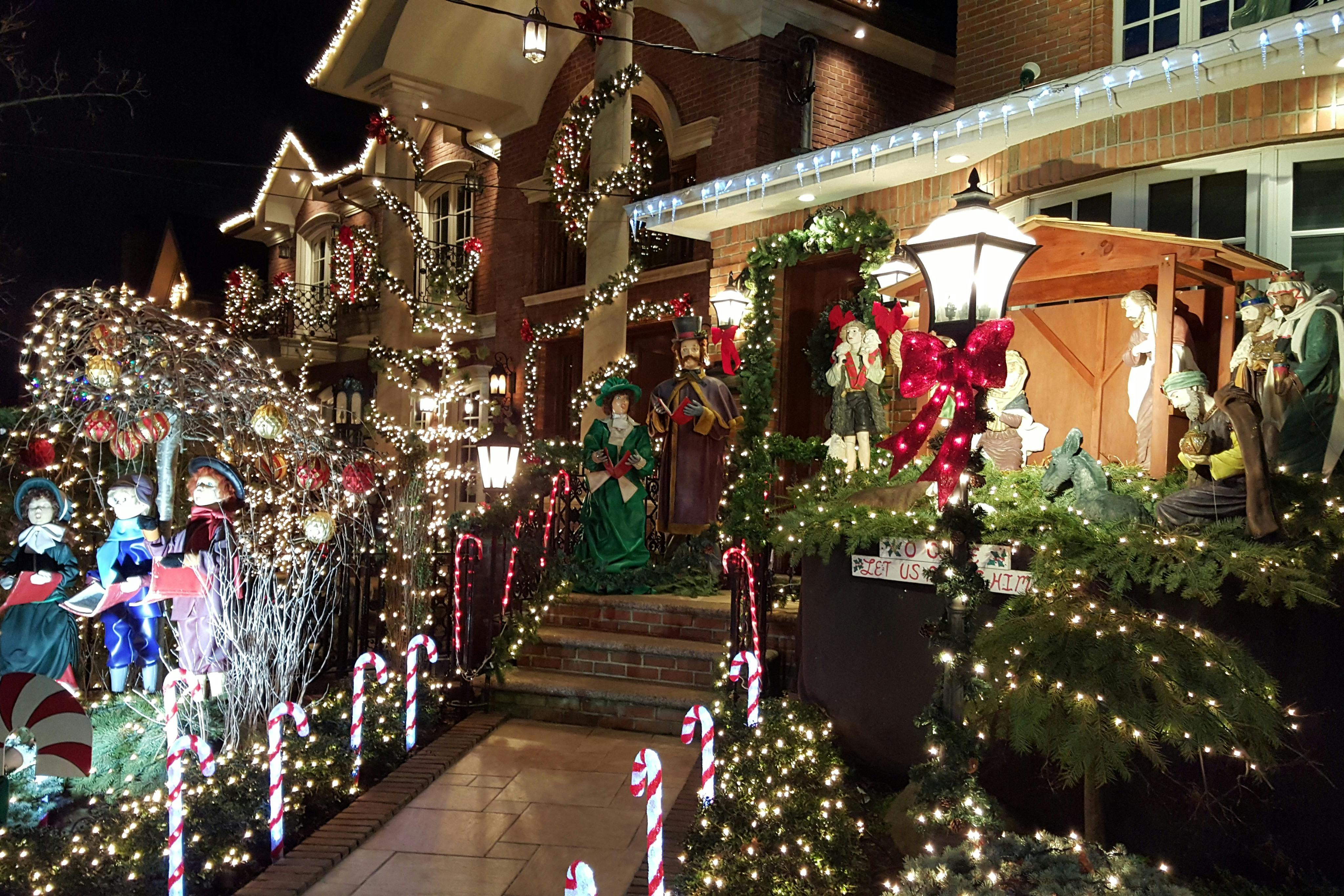 New York Dyker Heights Christmas Lights Tour