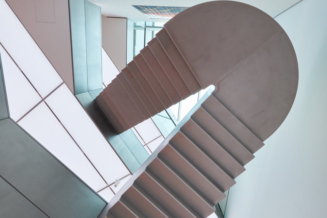 σκάλα μέσα στο μουσείο