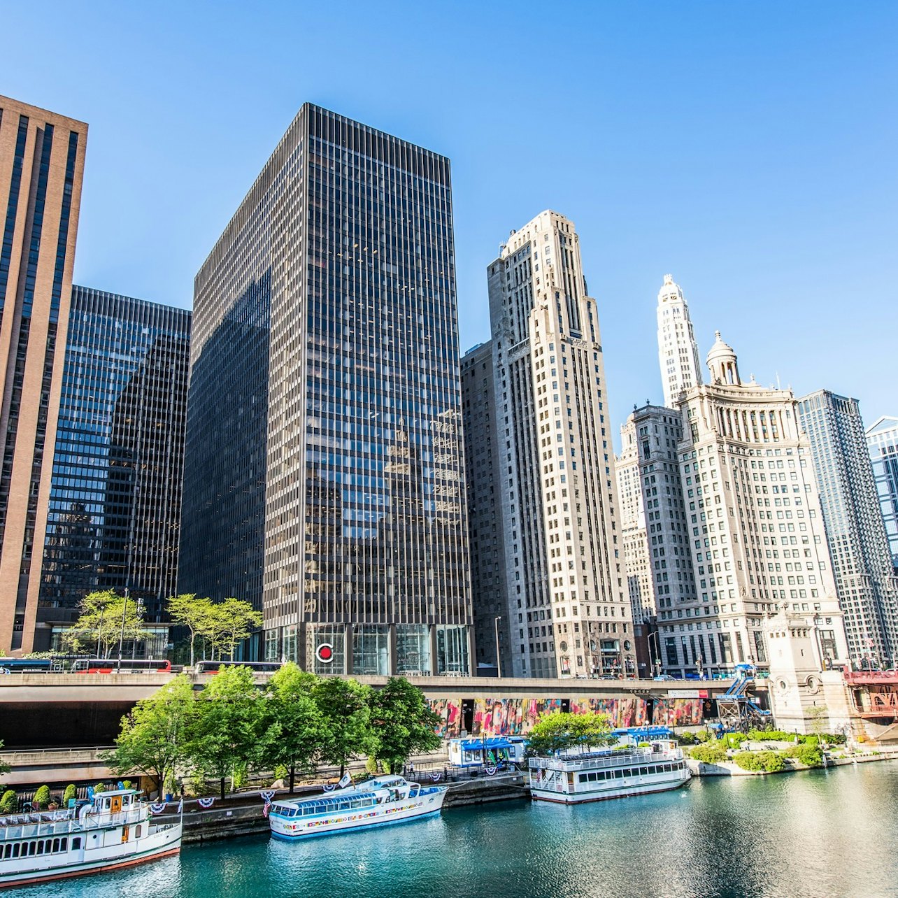 Recorrido a pie por Chicago: Rascacielos modernos - Alojamientos en Chicago
