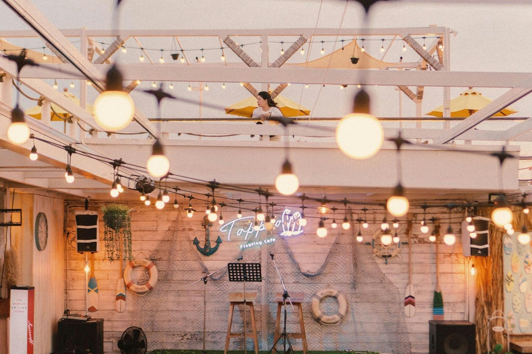 Floating Cafe Tappia