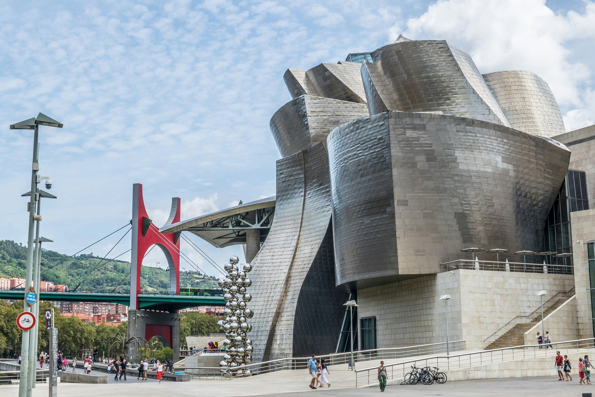 Guggenheim Bilbao Museum: Frank Gehry and Bilbao Tour + Admission