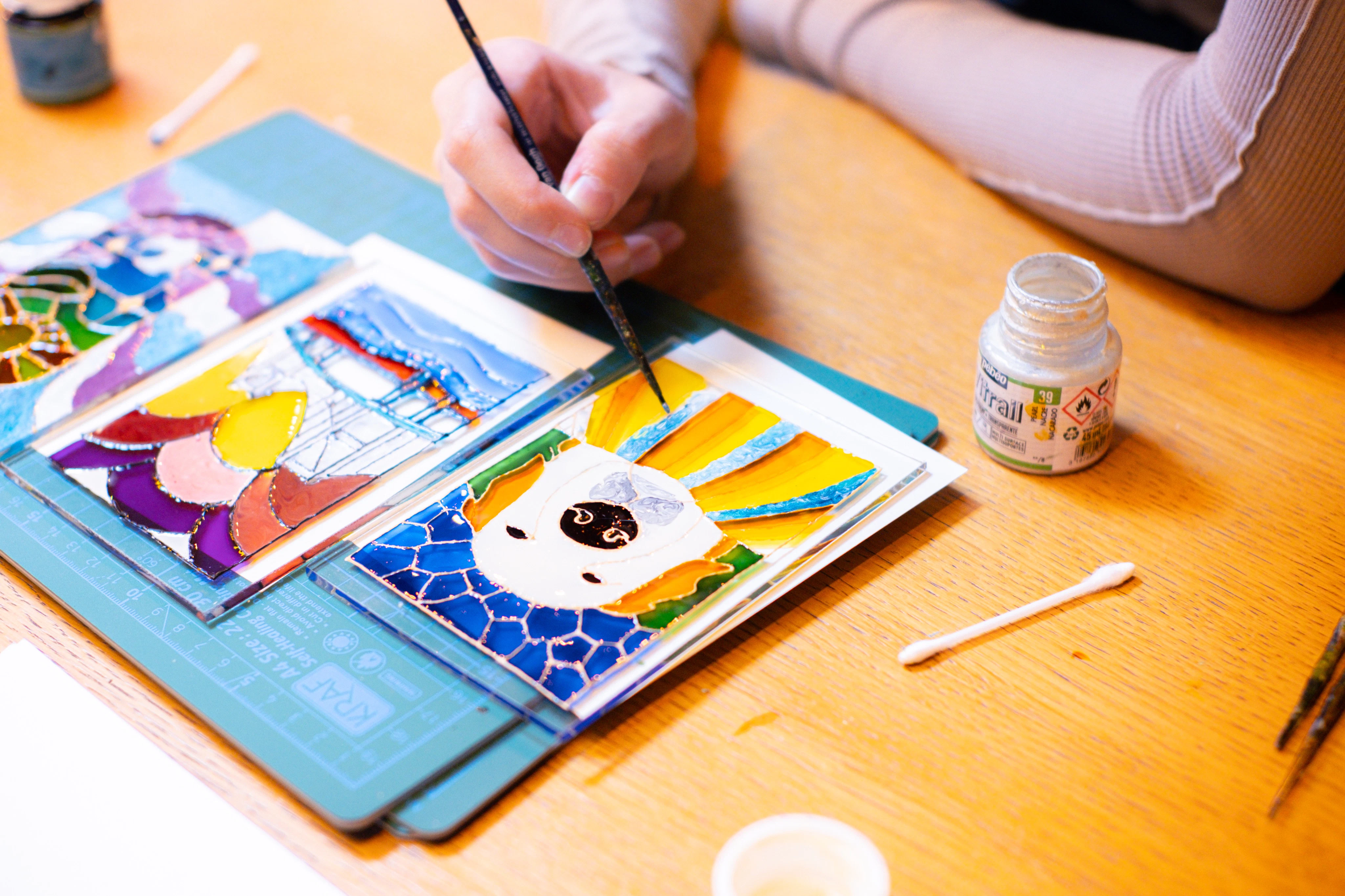Istanbul: Stained Glass Painting Workshop + Unlimited Turkish Tea & Coffee