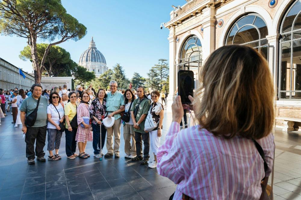 Vatican Museums & Sistine Chapel: Guided Evening Tour 3