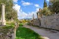 De oude Heilige Weg en de Straat van Graven, de weg van Athene naar Eleusis, bij de ruïnes van Kerameikos, de Atheense cem