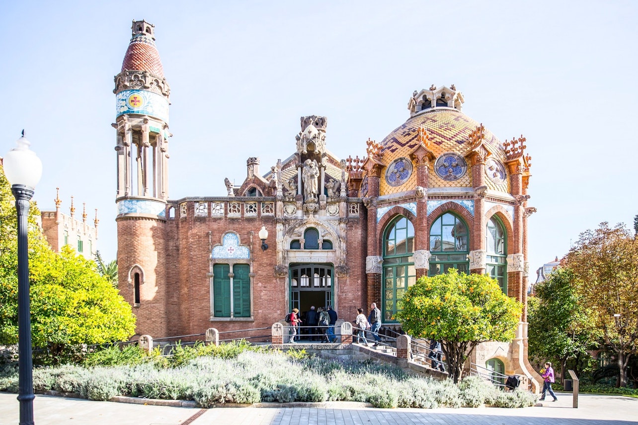 Modernismo a Barcellona: Tour guidato pomeridiano + Sagrada Familia + Parco Güell - Alloggi in Barcellona
