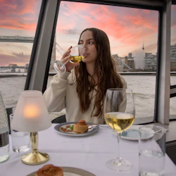 London: Thames Dinner Cruise + Live Music