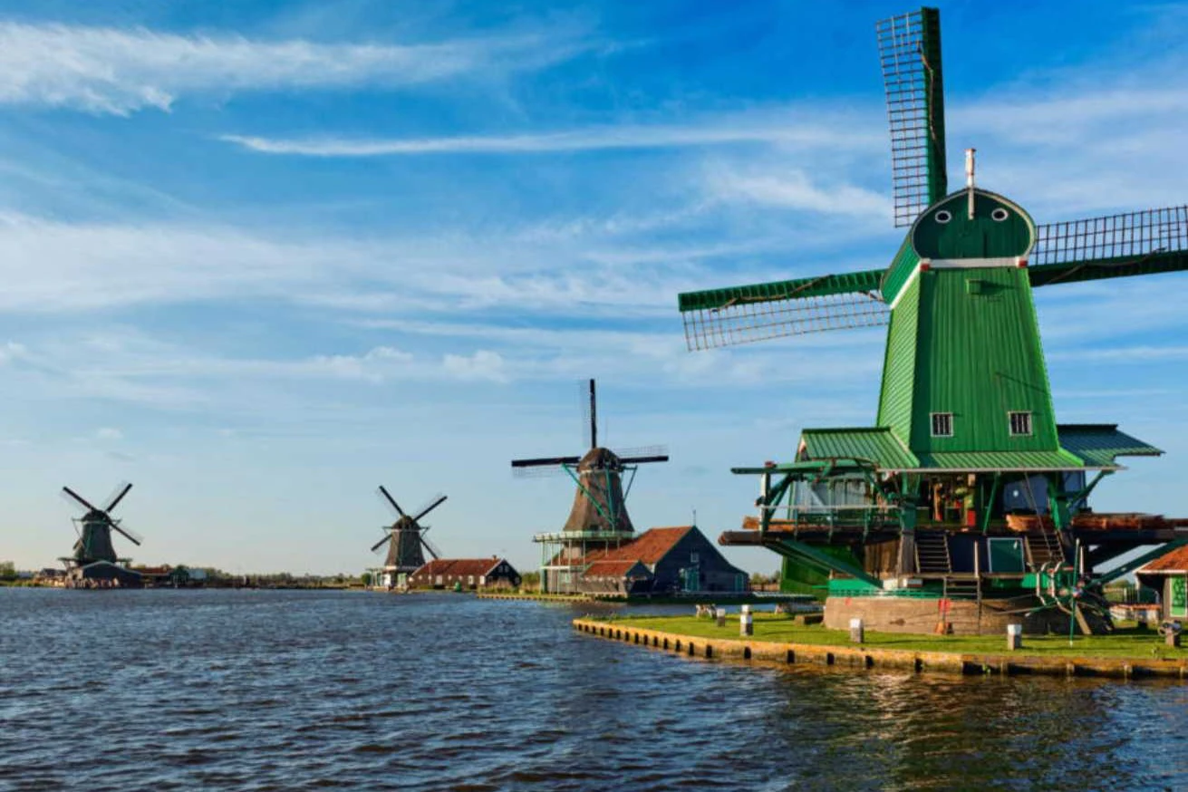 Zaanse Schans: Walking Tour with AI Guide on Your Mobile