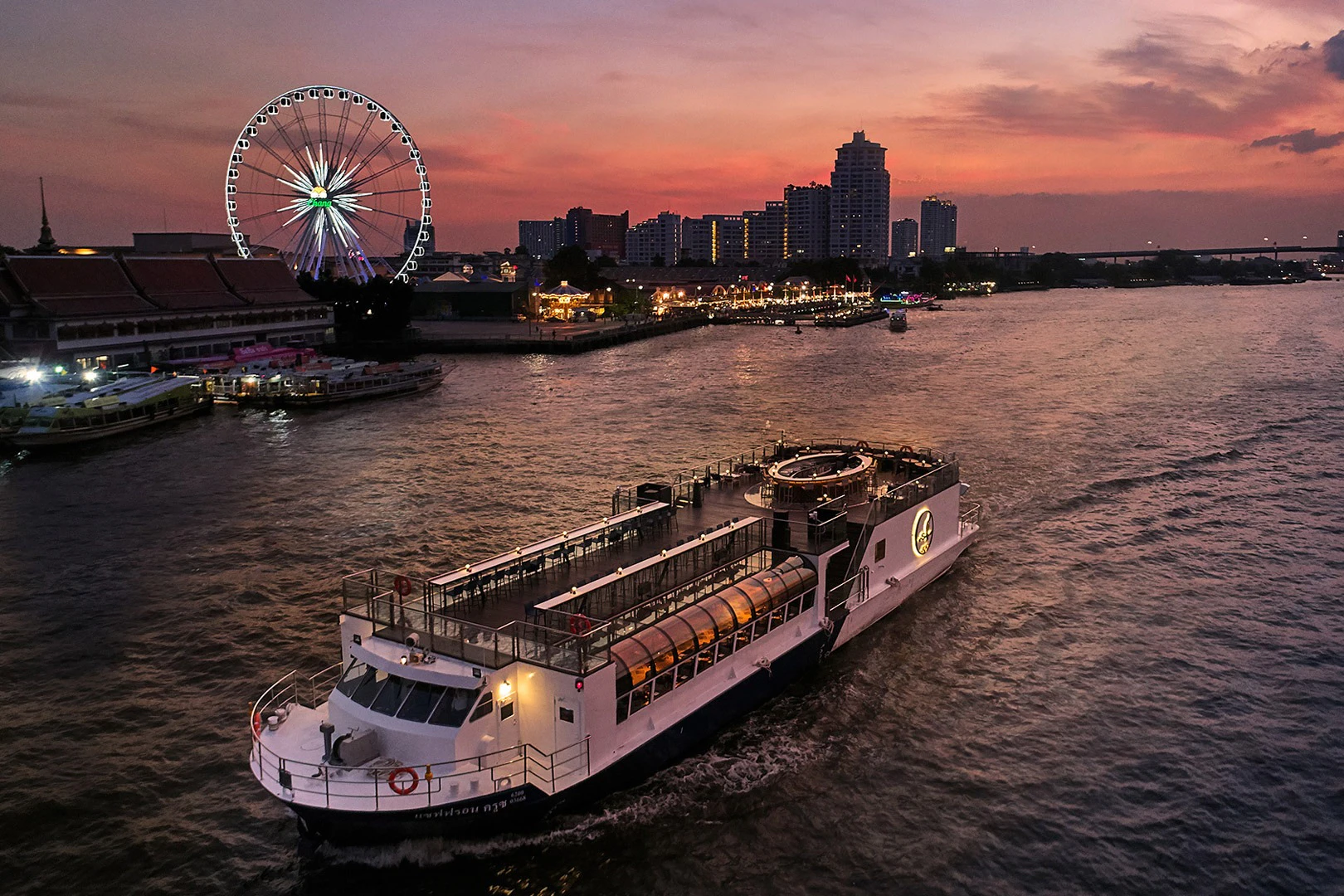 Bangkok: Saffron Luxurious Chao Phraya River Dinner Cruise