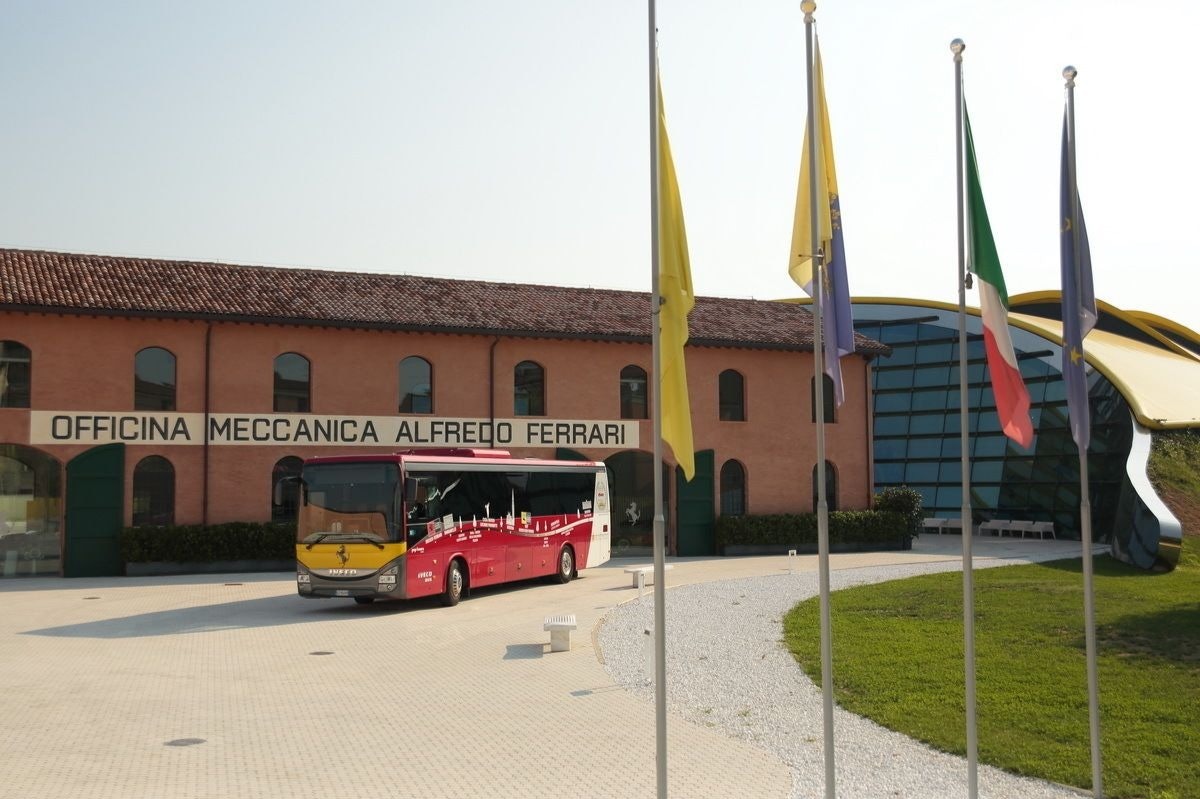 Lanzadera Estación de Módena-Ferrari + Museo Ferrari