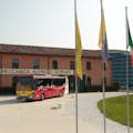 Shuttle-Parkplatz im Inneren des Museums Casa Enzo Ferrari in Modena