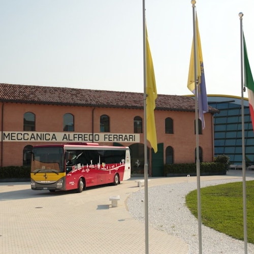 モデナ駅-フェラーリ博物館間を結ぶシャトルバス(即日発券)