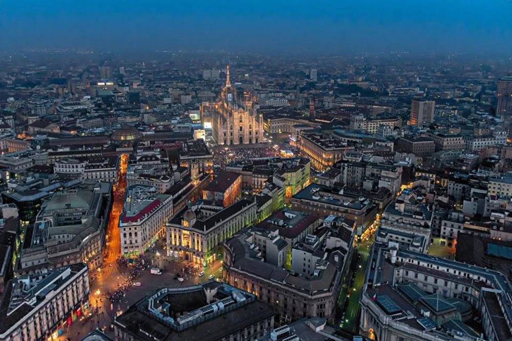 Milan: Small-Group Night Walking Tour