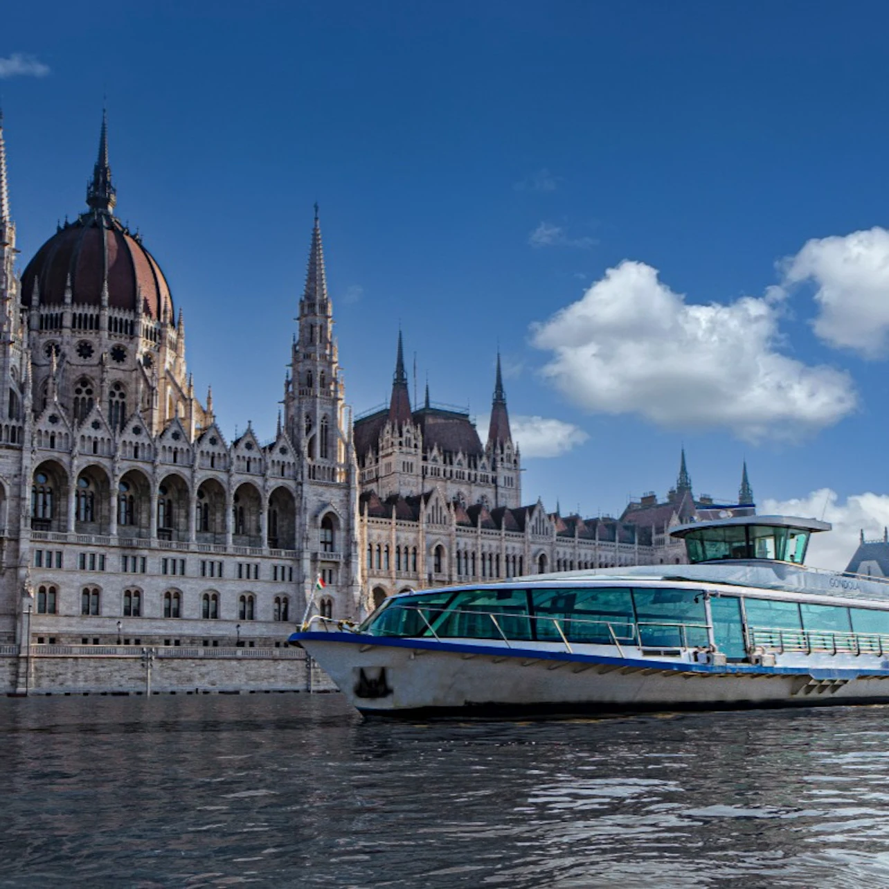Budapest: Danube River Daytime Sightseeing Cruise + Audio Guide + Drinks in Budapest β Tiqets
