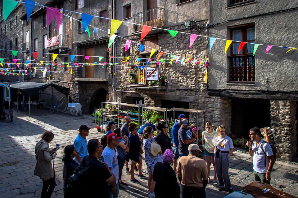 A walking tour in the Spanish medieval village.