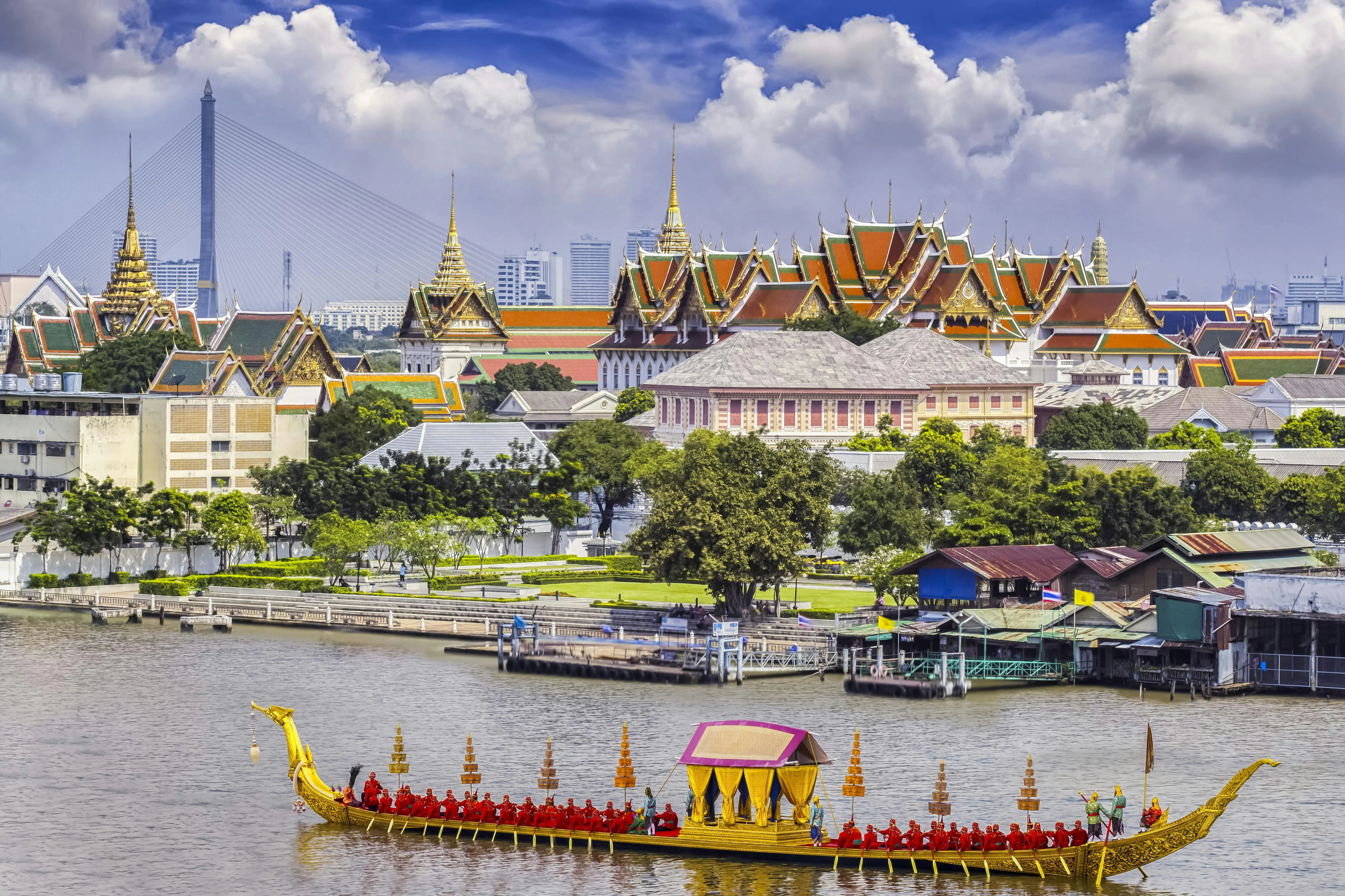 Bangkok: Old Town and Temples Exploration Game