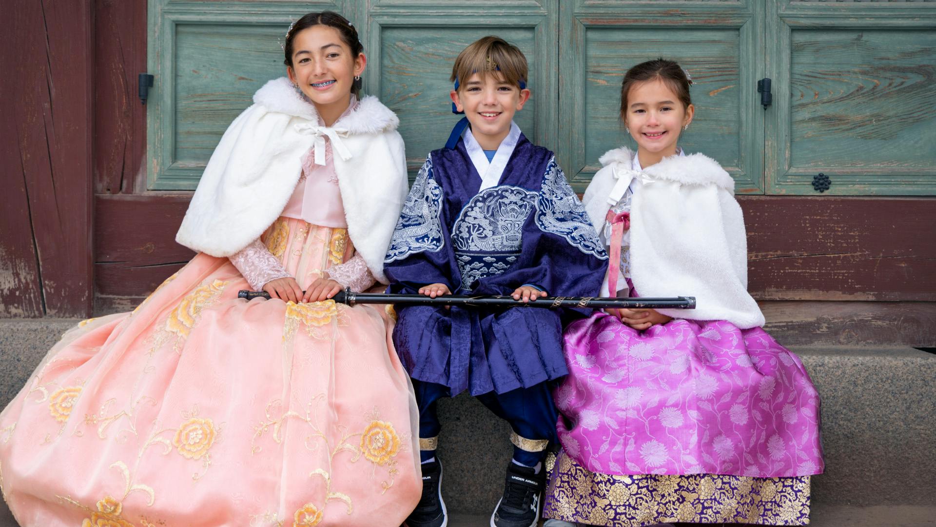Daehan Hanbok: Gyeongbokgung Hanbok Rental & Photoshoot Experience - Photo 15