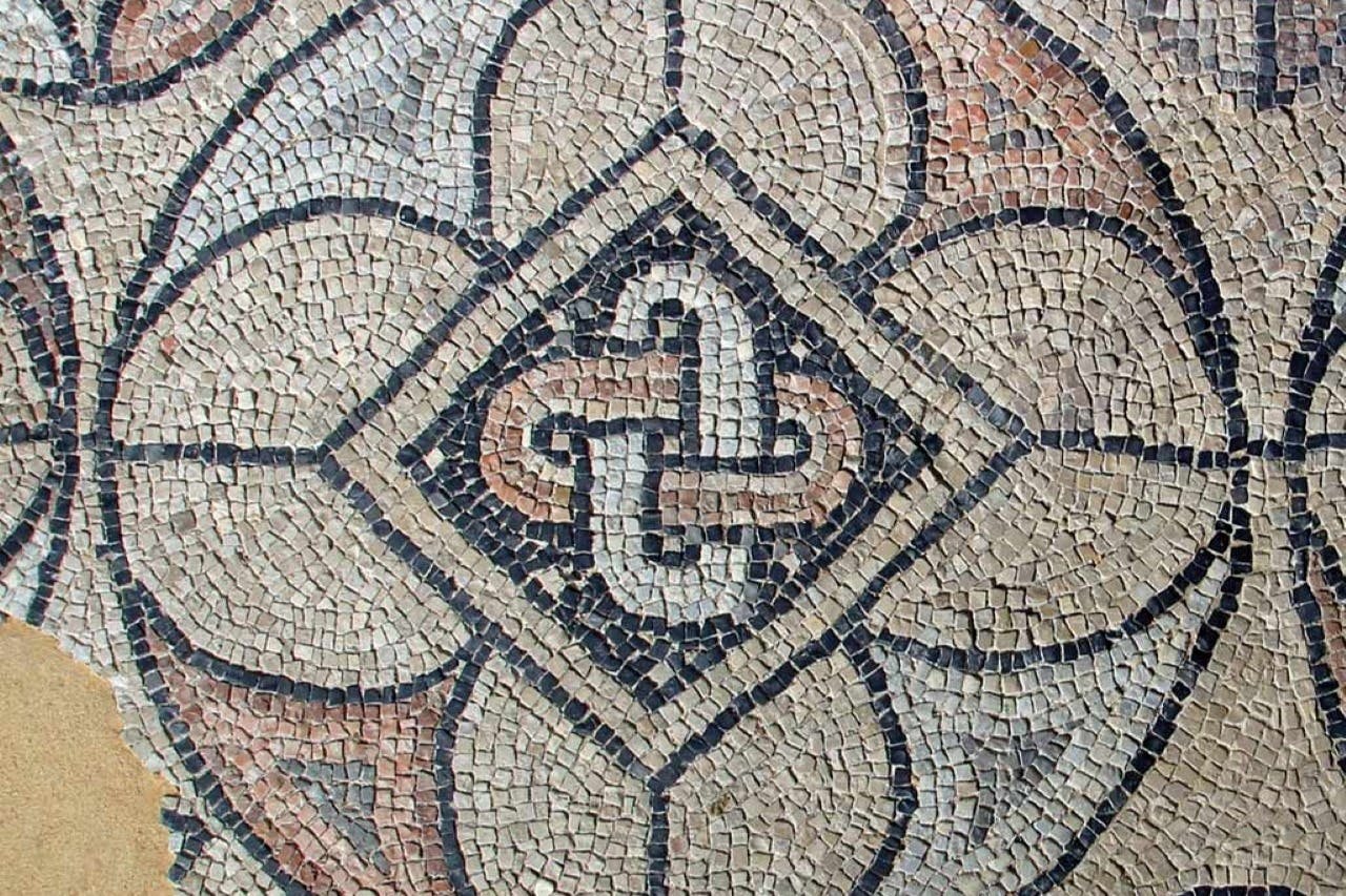 Mozaiki na podłogach domus