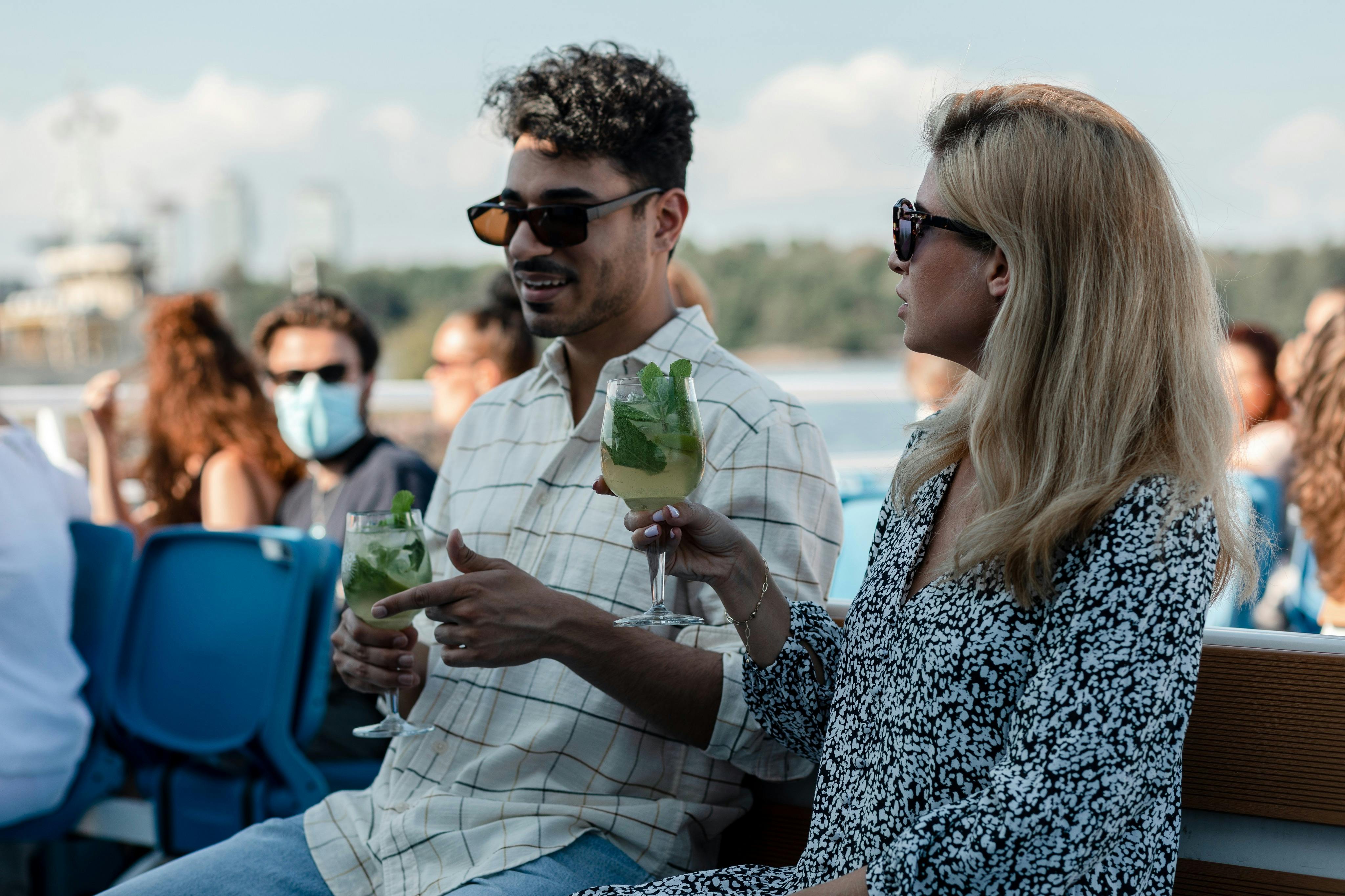 Μπαρ επί του σκάφους κρουαζιέρα ανοιχτή μέσω της περιοδείας