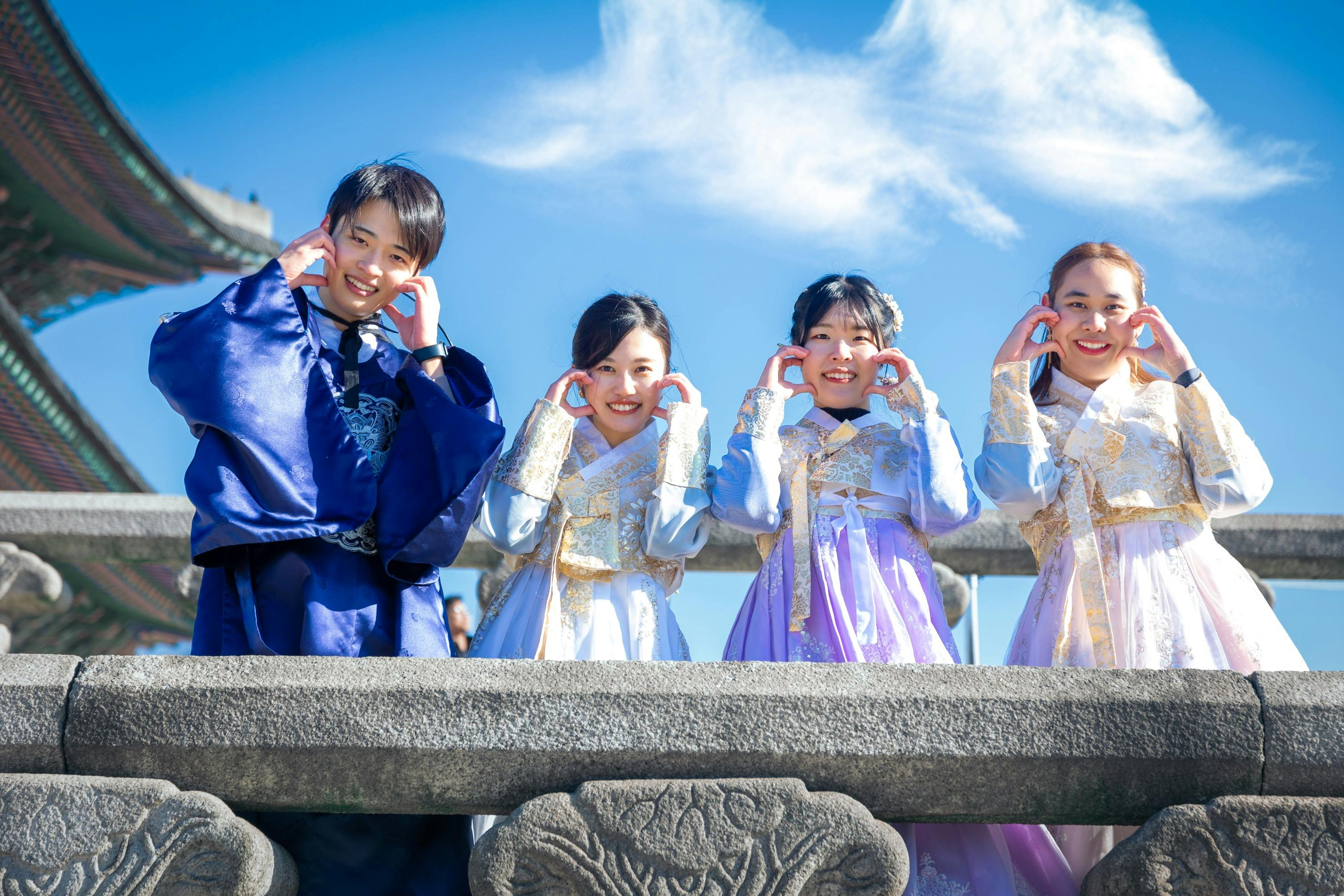 Daehan Hanbok: Gyeongbokgung Hanbok Rental & Photoshoot Experience - Photo 28