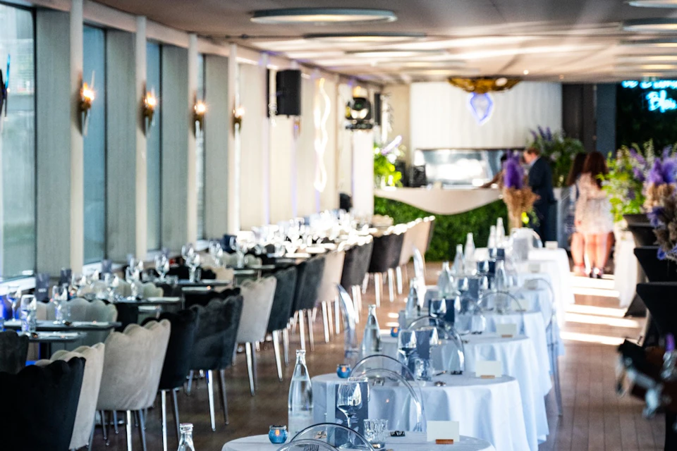 The reception hall entirely surrounded by panoramic windows