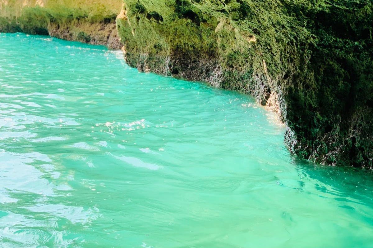 Τυρκουάζ Νερό Σπηλιάς