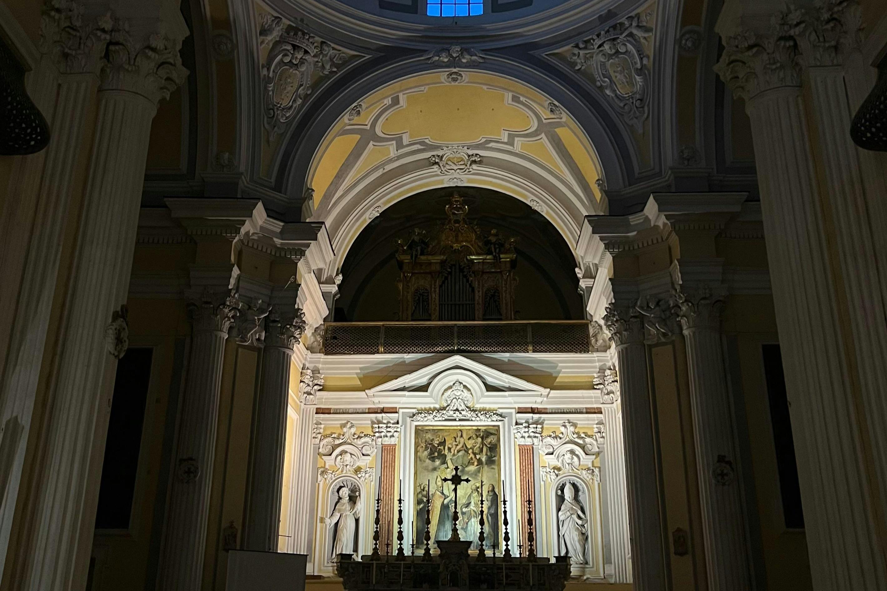 城壁の外にあるサン・セベロ大聖堂