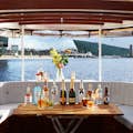 Riassunto delle bevande sulla nostra lussuosa barca con salone 'Turista d'acqua'
