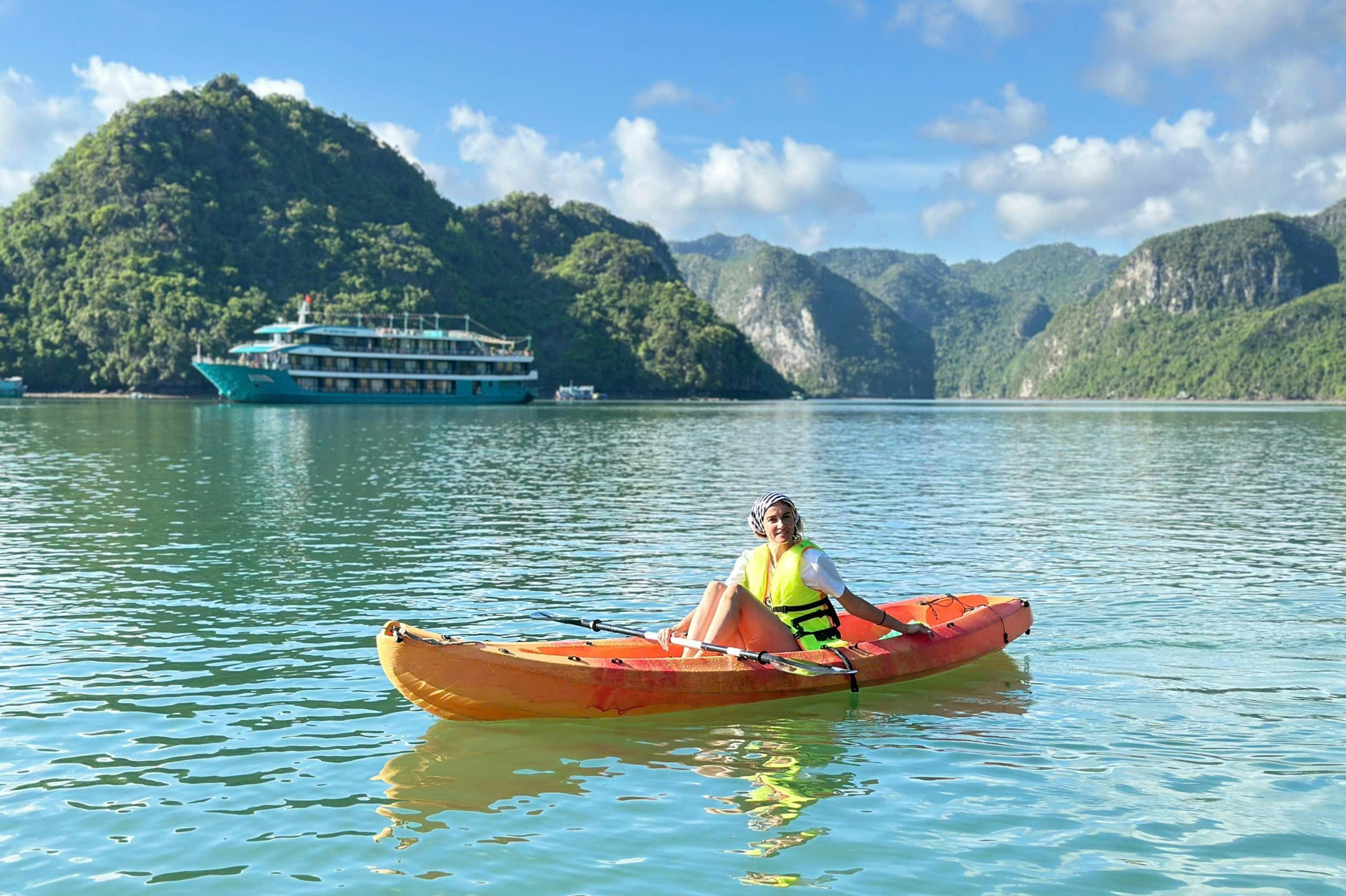 Baia di Ha Long e Lan Ha: 2D1N Velar of The Seas Tour in barca + Trasferimento opzionale — 2