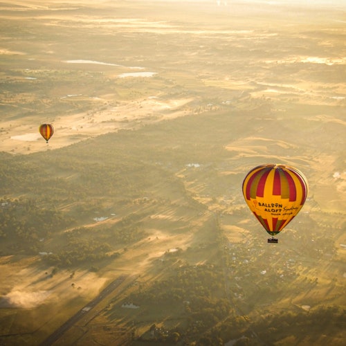 カムデンバレー：日の出の熱気球フライト(即日発券)