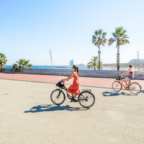 Barcelona: Passeio guiado de eBike Picasso em Barceloneta e no Bairro Gótico - Photo 2