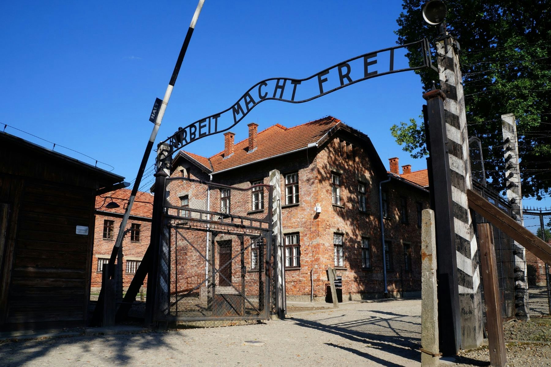 Auschwitz-Birkenau: Guided Tour + Transport