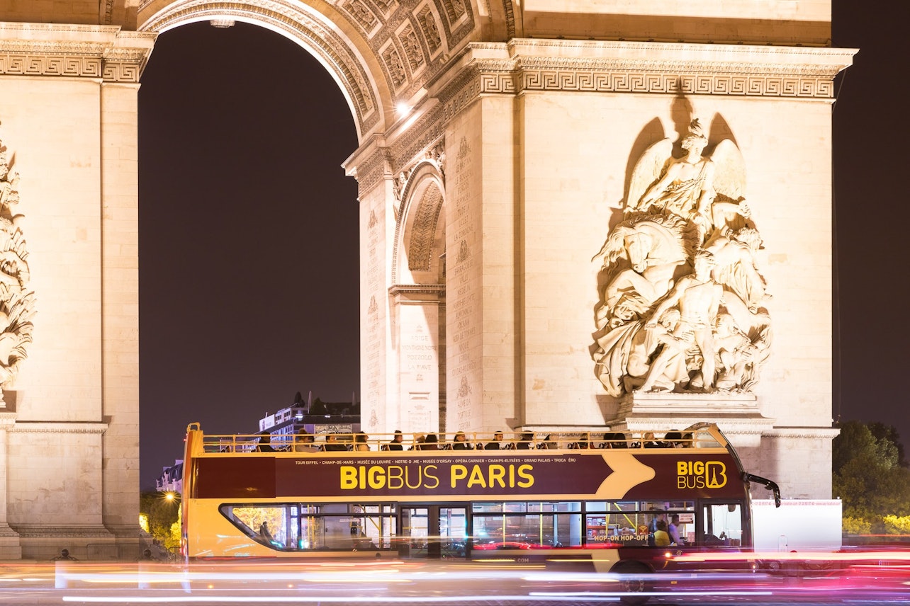 Big Bus ParisPasseio noturno de 2 horas - Acomodações em Paris