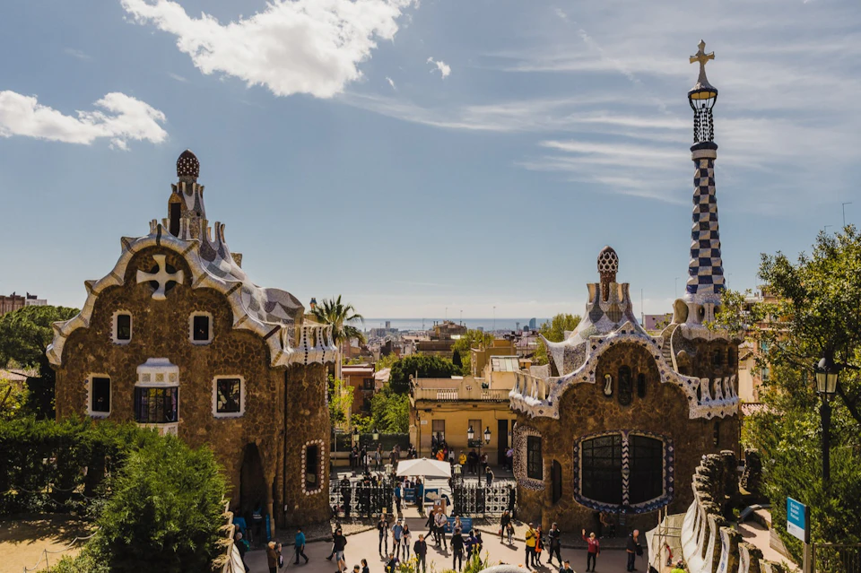 Complete Gaudi Tour: Casa Batllo, Park Guell & Extended Sagrada Familia