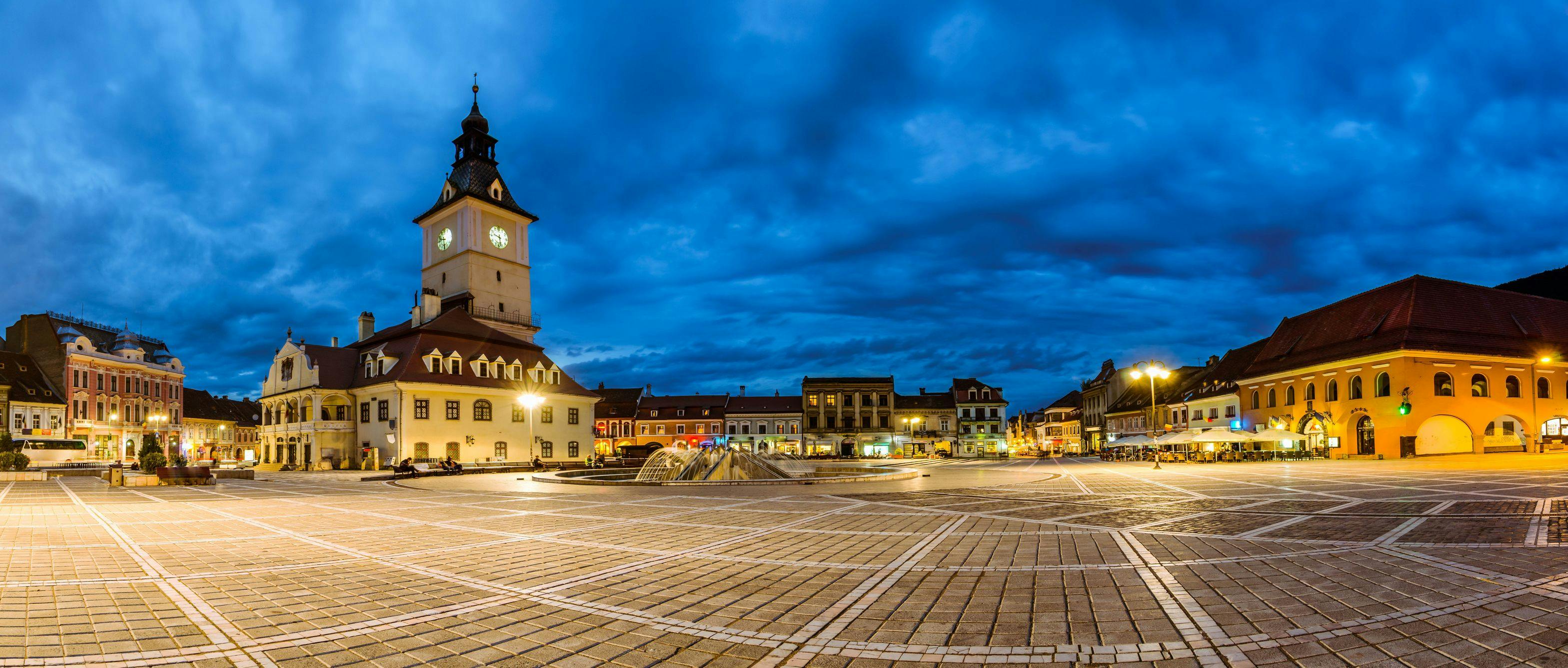 Brașov: Tour Guidato a Piedi di Notte — 4